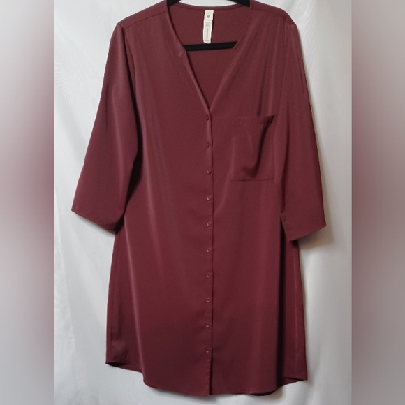 B Dress Dresses & Skirts - B Women's Burgundy V-Neck Button Front Midi Dress. Size L